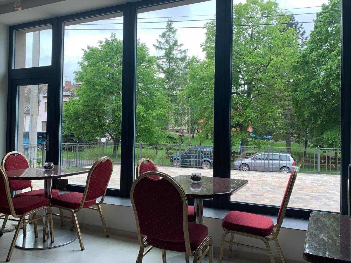 Cafe De La Creme Ξενοδοχείο Kuzelov Εξωτερικό φωτογραφία