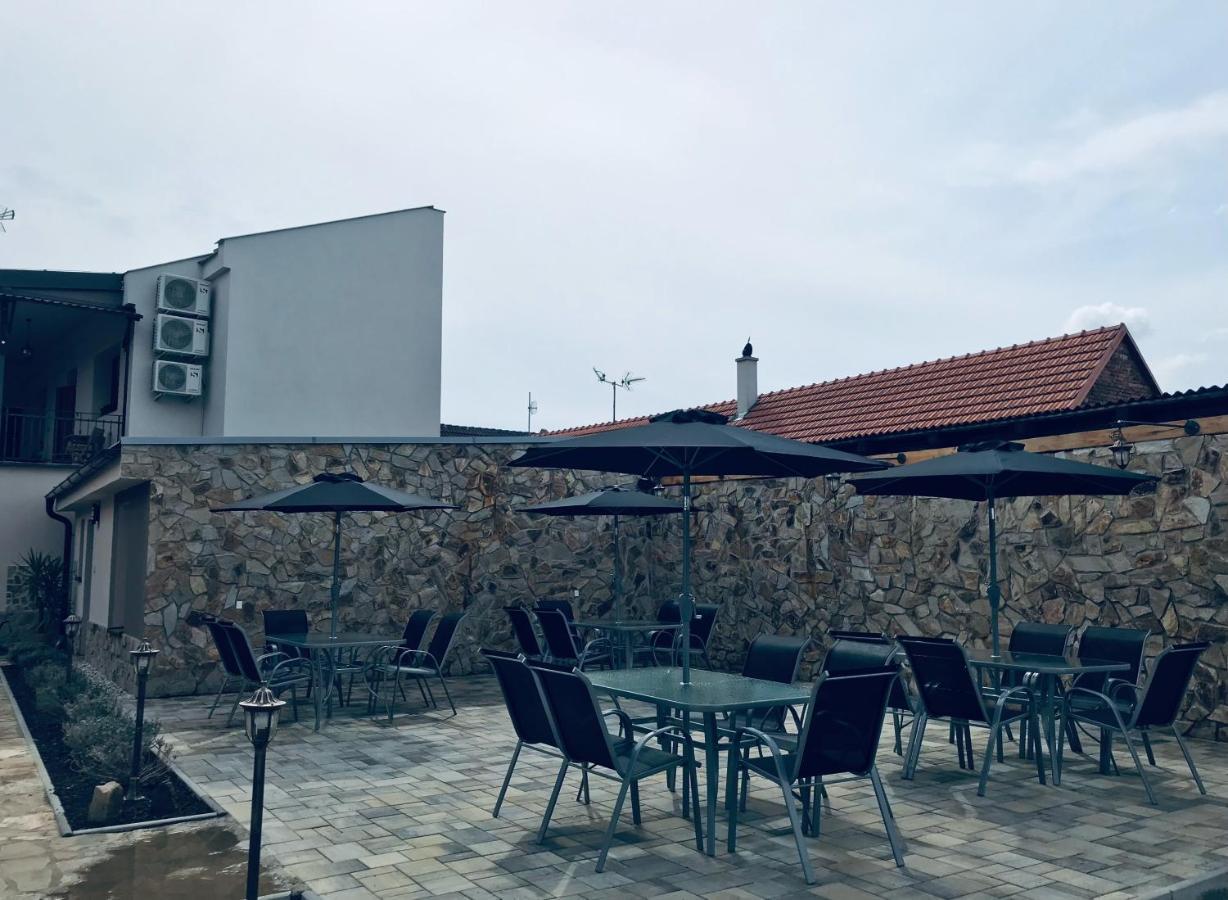 Cafe De La Creme Ξενοδοχείο Kuzelov Εξωτερικό φωτογραφία