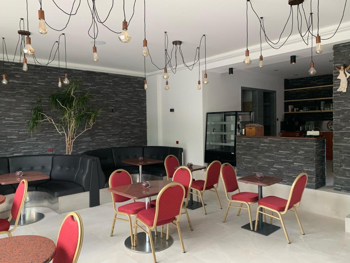 Cafe De La Creme Ξενοδοχείο Kuzelov Εξωτερικό φωτογραφία